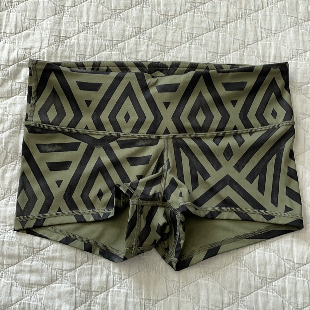 Lululemon Boogie Shorts Size 6